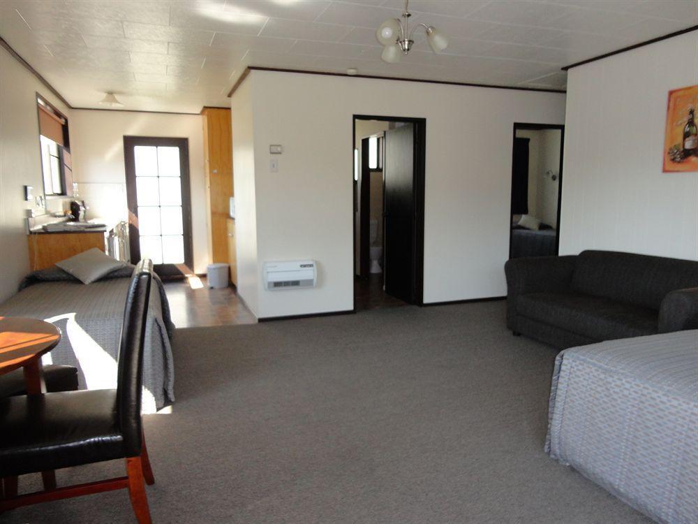 Aaa Thames Court Motel Oamaru Bagian luar foto
