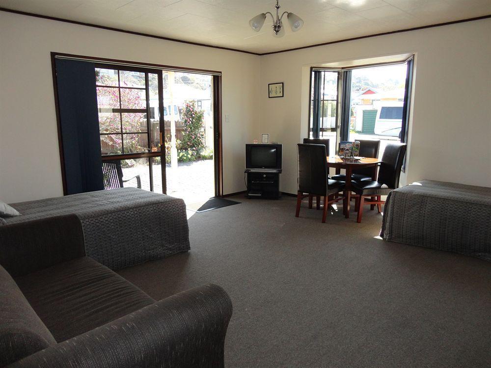 Aaa Thames Court Motel Oamaru Bagian luar foto