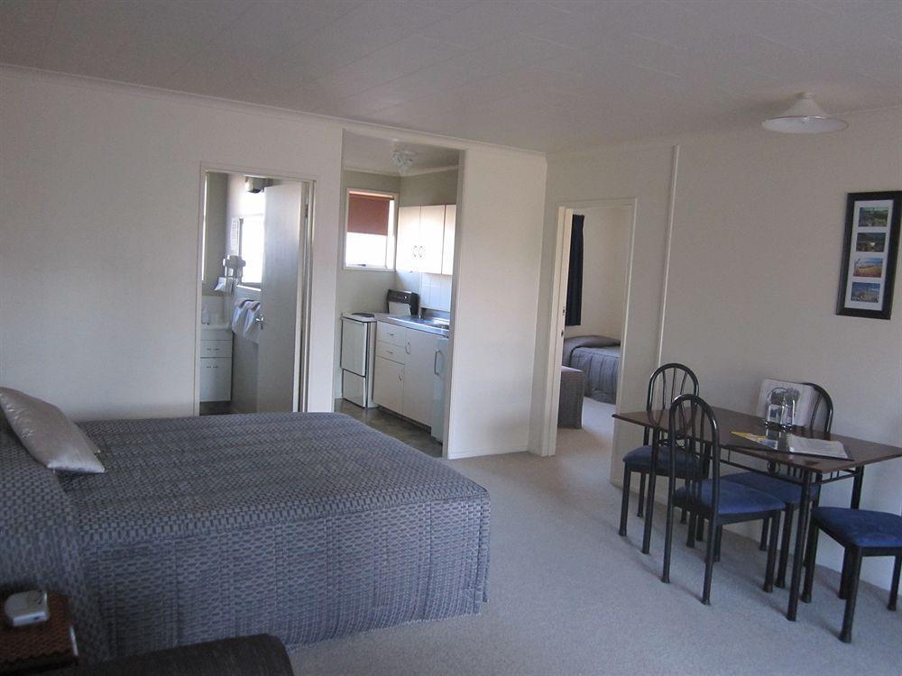Aaa Thames Court Motel Oamaru Bagian luar foto