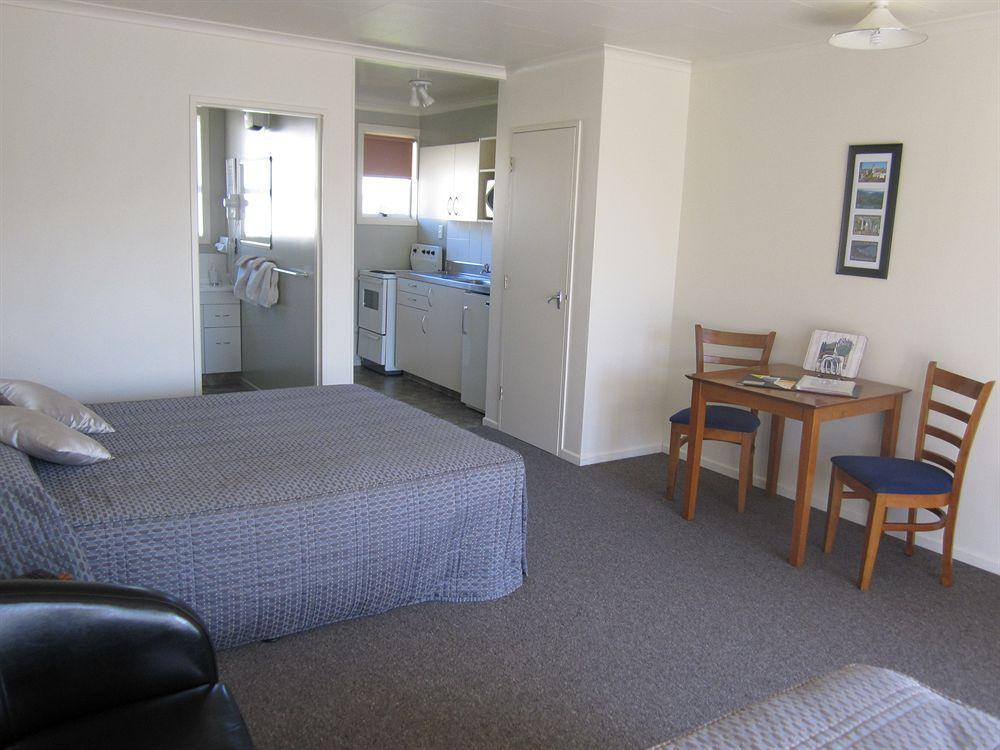 Aaa Thames Court Motel Oamaru Bagian luar foto