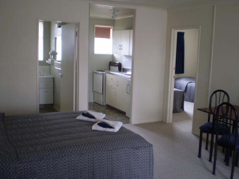 Aaa Thames Court Motel Oamaru Bagian luar foto