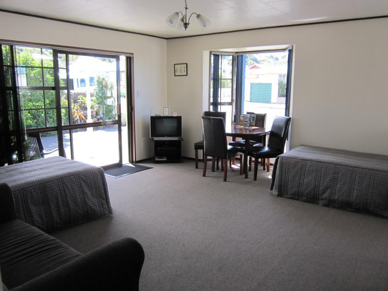 Aaa Thames Court Motel Oamaru Bagian luar foto