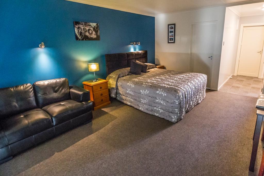Aaa Thames Court Motel Oamaru Bagian luar foto