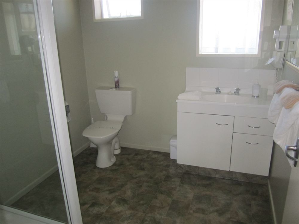 Aaa Thames Court Motel Oamaru Bagian luar foto
