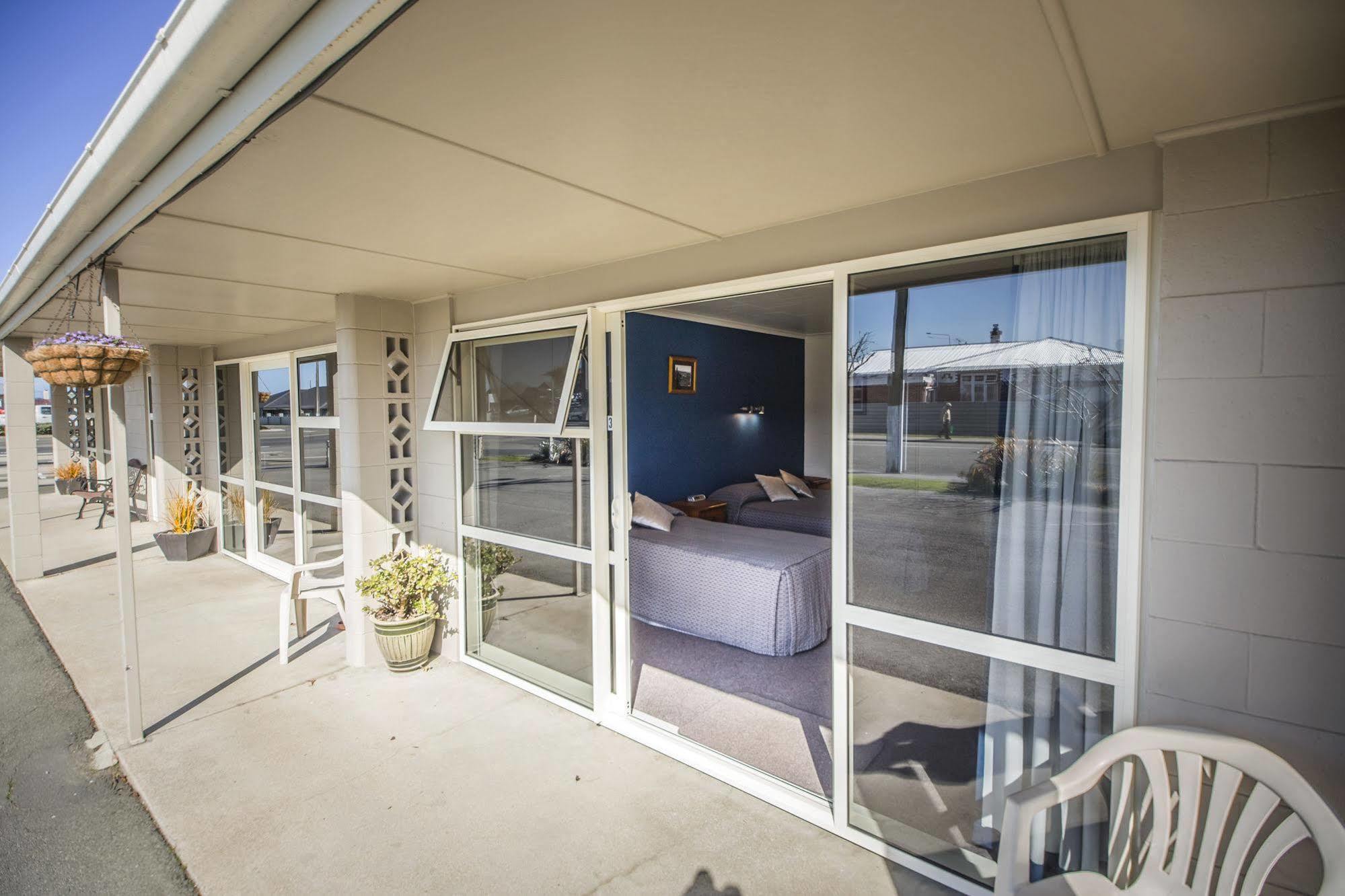 Aaa Thames Court Motel Oamaru Bagian luar foto