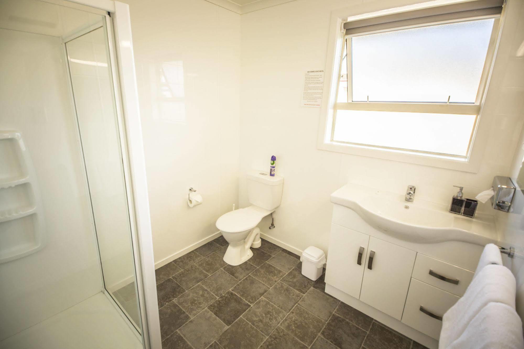 Aaa Thames Court Motel Oamaru Bagian luar foto
