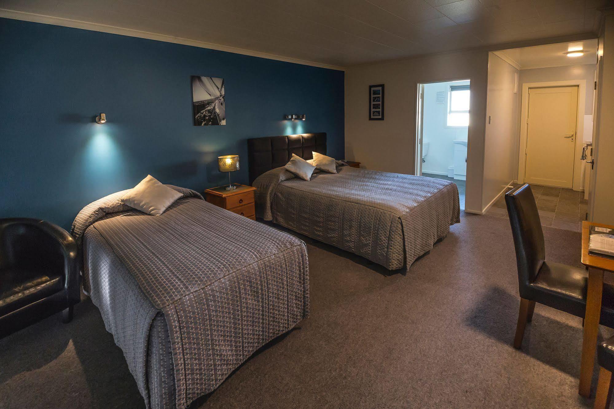Aaa Thames Court Motel Oamaru Bagian luar foto