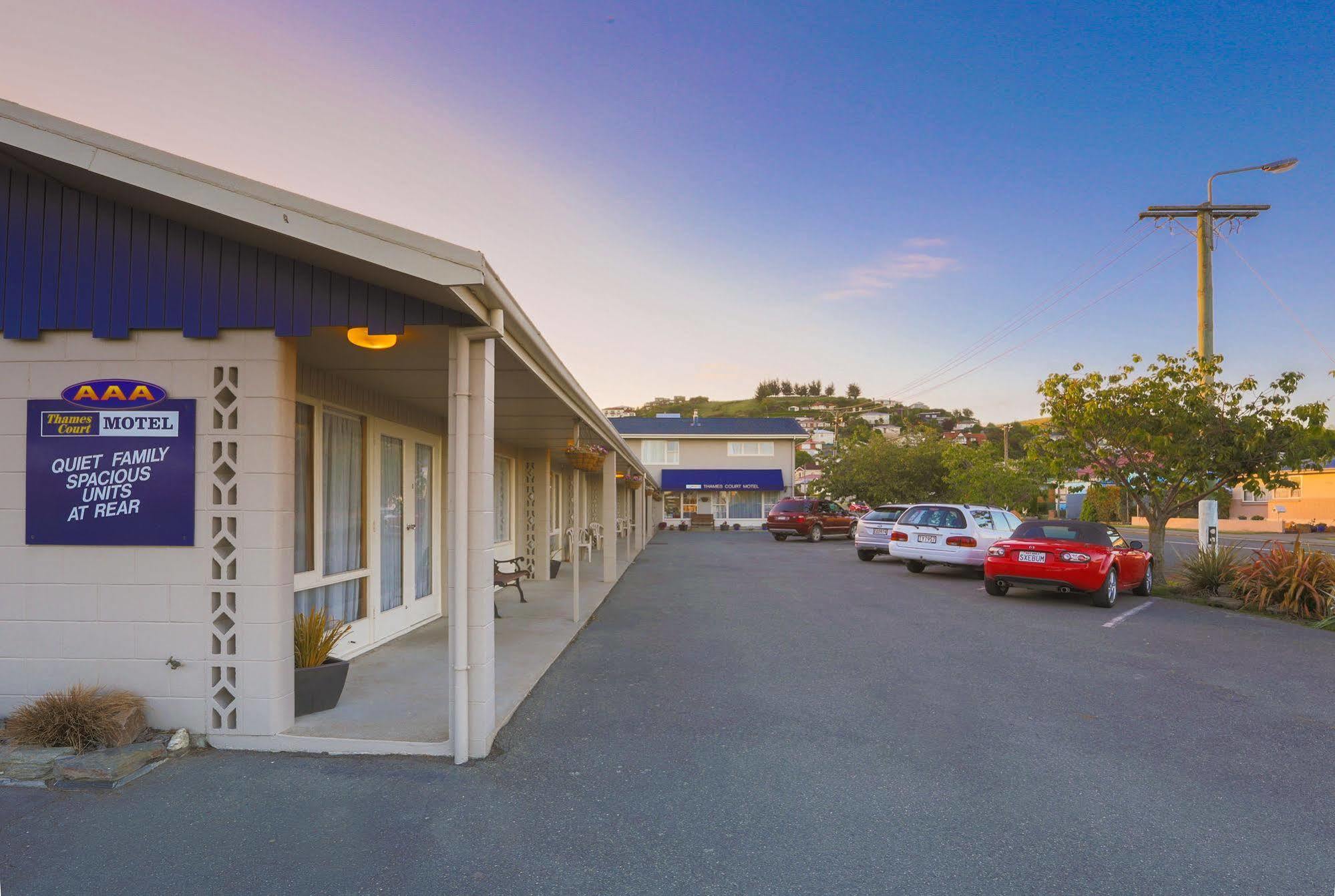 Aaa Thames Court Motel Oamaru Bagian luar foto