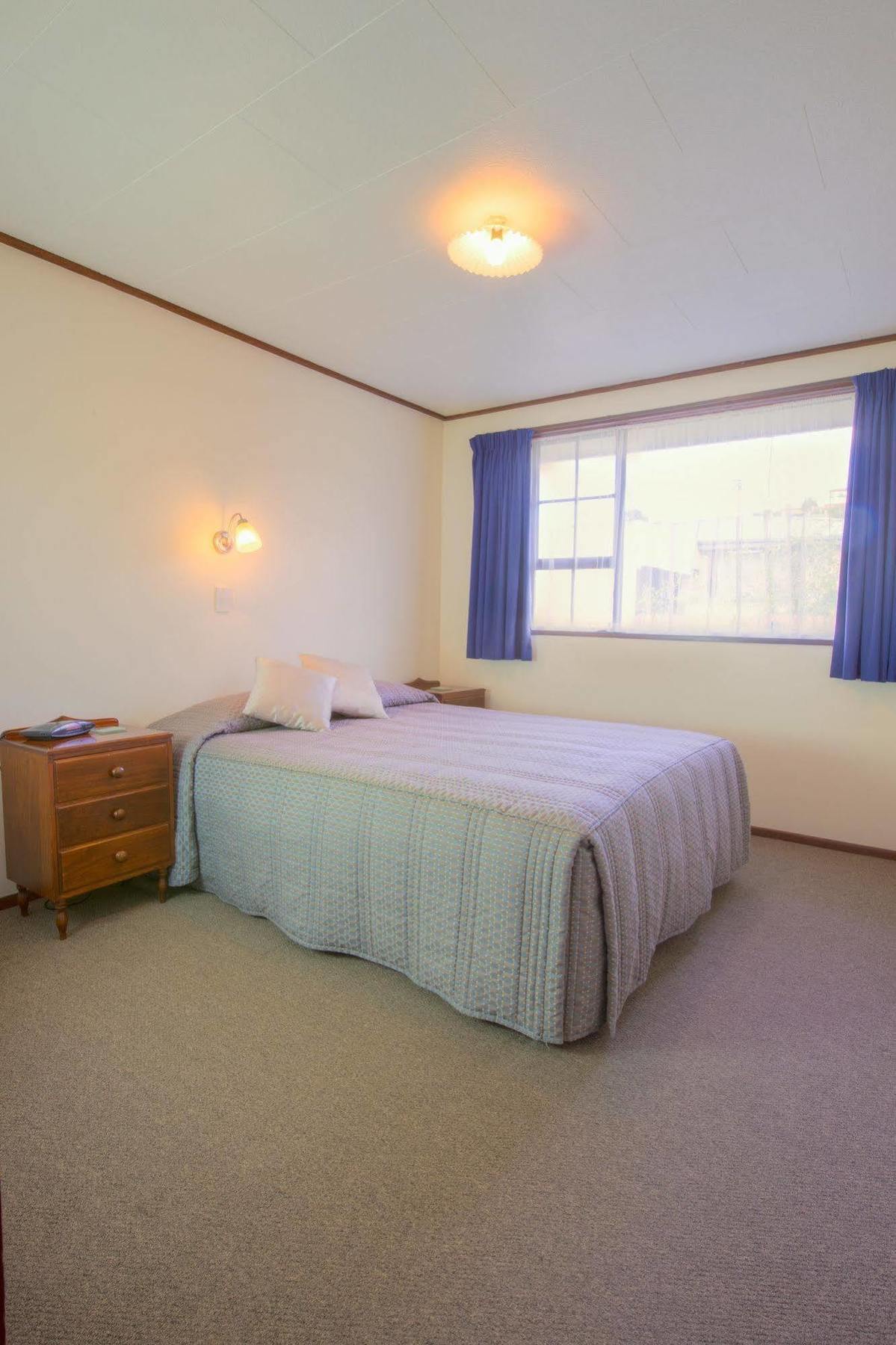 Aaa Thames Court Motel Oamaru Bagian luar foto