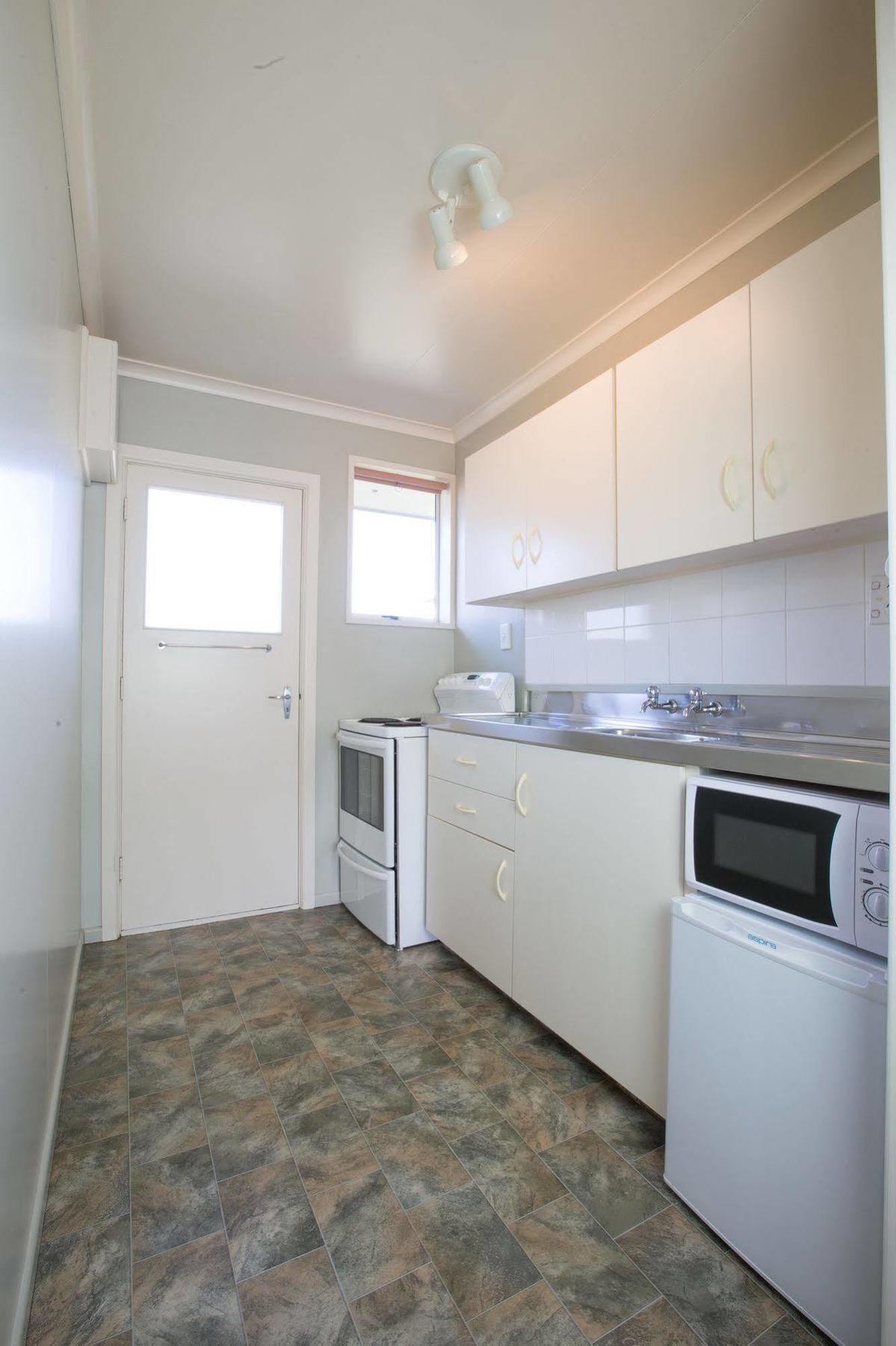 Aaa Thames Court Motel Oamaru Bagian luar foto