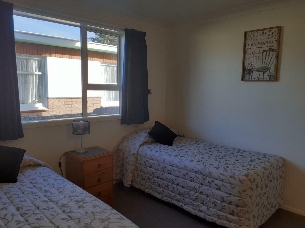 Aaa Thames Court Motel Oamaru Bagian luar foto