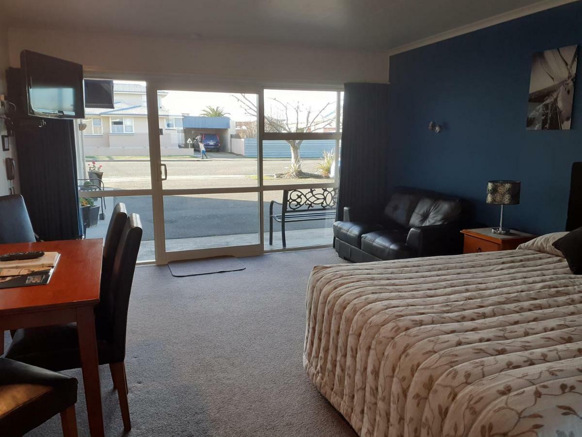 Aaa Thames Court Motel Oamaru Bagian luar foto